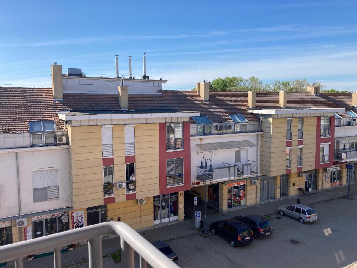 Appartamento Noemi Apartman Hajdúszoboszló Esterno foto